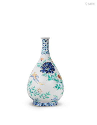 Edo period (1615-1868), late 17th/early 18th century A pear-shaped Arita porcelain vase