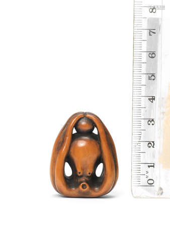 Edo period (1615-1868), mid-late 19th century A wood shunga netsuke of an octopus