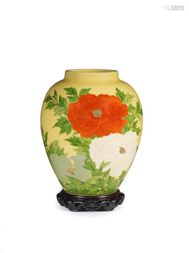 Probably by Seifu Yohei III (1851-1914), Meiji (1868-1912) or Taisho era (1912-1926), early 20th century  A porcelain ovoid vase