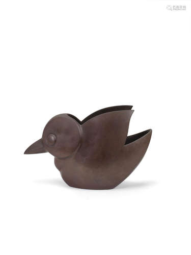 By Nakajima Yasumi II (1905-1986), Showa era (1926-1989), 20th century A Bronze vessel in the form of a stylised bird