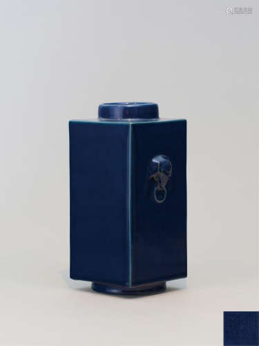 清乾隆 霁蓝釉象耳琮式瓶