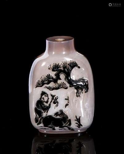 Carved Agate Snuff Bottle