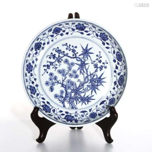 Fine Blue and White 'Three Friends' Charger