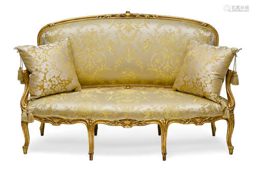 20th century A Louis XV style carved and giltwood canapé