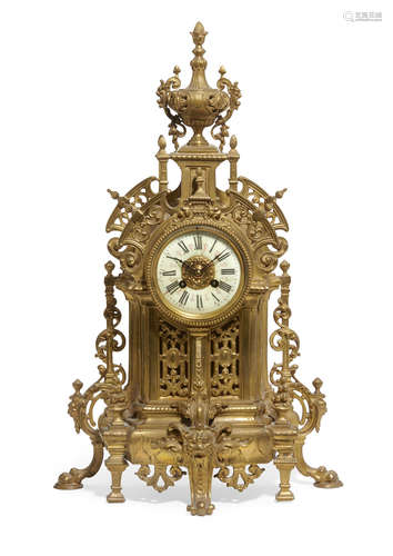 Circa 1900 A French gilt bronze mantel clock