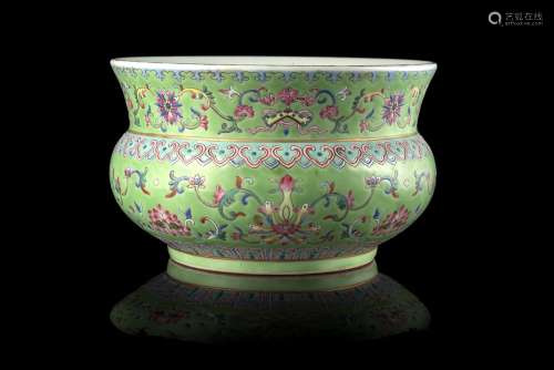 A green-ground Famille Rose zhadou decorated with stylised lotus motifsChina, Qing dynasty,