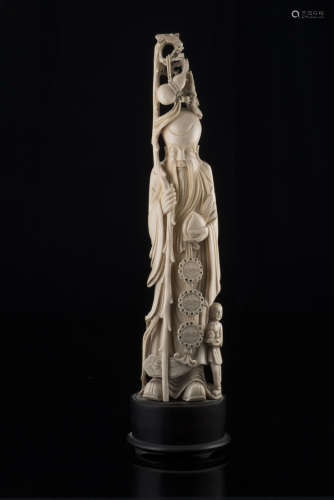 An ivory sculpture of Shoulao (defects)China, 19th century(h. 35.5 cm.)ITScultura in avorio