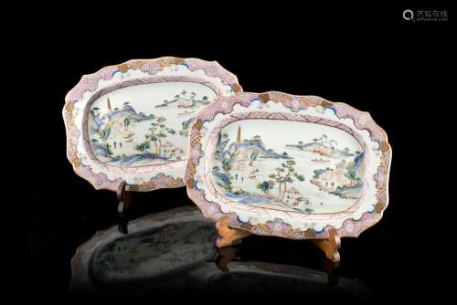 A pair of Famille Rose export dishes decorated with a landscape scene (defects)China, 18th century(l
