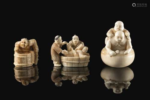 Three ivory netsukes, signedJapan, Meiji period (1868-1912)ITTre netsuke in avorio, con