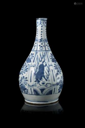 A blue and white bottle vase decorated in Ming-style with floral motifsChina, 19th century(h. 28
