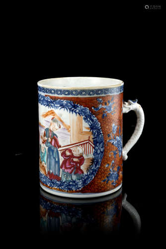 An export porcelain tankard decorated in gilt and enamels in 'mandarin pattern' style (