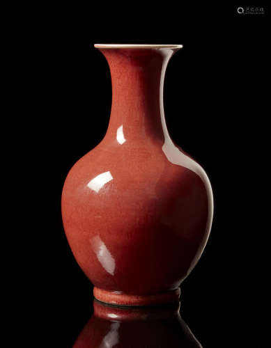 A flambè-glazed porcelain vase enamelled in red and purpleChina, 18th century(h. 42.5 cm.)ITVaso