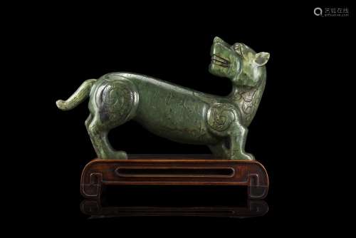 A nephrite model of a lion, wood baseChina, 20th century( h. 18 cm.)ITLeone in nefrite, con base