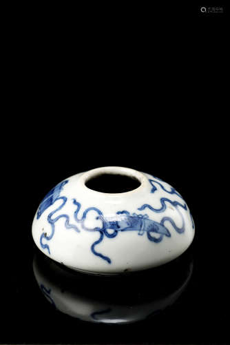 A blue and white water pot, decorated with Buddhist emblemsChina, 19th century(d. 9 cm.)ITPiccola