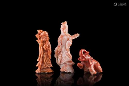 Three small coral carving (defects)China, 20th century(h. max 8 cm.; net weight 104 gr.)ITTre