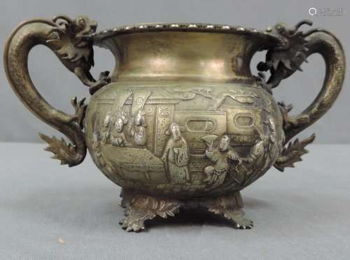 Luen Wo. Silver. Vessel with dragon handles. China. Late Qing period around 1900.