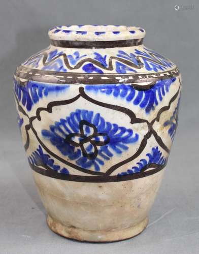 Storage vessel. Earthenware. China? Antique? Blue - white - gray - glaze.