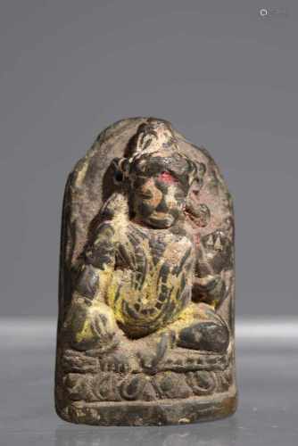 KHASARPANA LOKESHVARAstone with rest pujas,Nepal, 17th centuryH: 5 cmSitting with a leg pendant, the