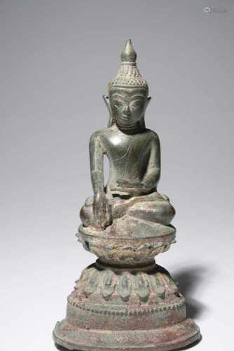 BUDDHAgreenish bronze with traces of gold,birma, 17th century,H: 21 cm Buddha Shakyamuni, in '