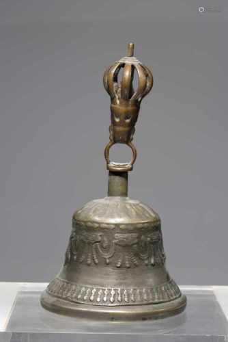 GHANTAbronze bell with copper handle,Tibet, 16th centuryH: 17 cmHandle is surmounted with half