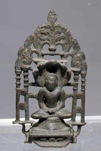 JAIN BUDDHAbronze,India 16th century,H: 12, 5 cmJain altar Suvidhinatha, buddha protected by