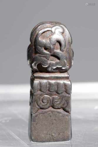 IRON SEALMeteorite iron,Tibet,16th centuryH: 3,5 cm