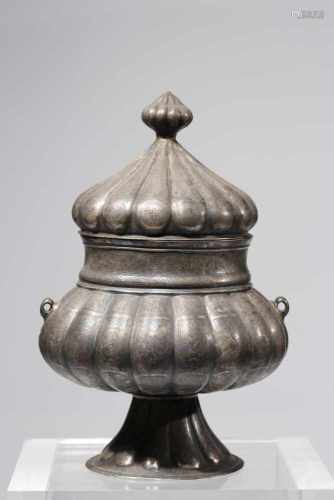 SILVER VESSELhammered silver,India, 18th centuryH: 23 cmLotusflower shapped offering vessel, in