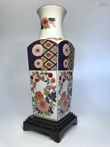 Japan Wu Cai Porcelain Vase