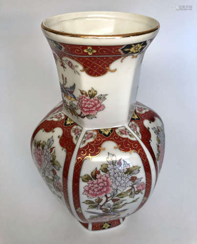 Chinese Wu Cai Porcelain Vase