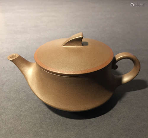 Chinese Yi Xing Zi Sha Tea Pot