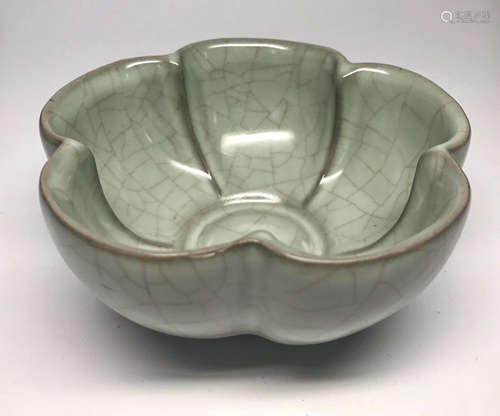 Chinese Ge Ware Porcelian Bowl