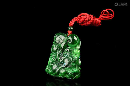 JADEITE CARVED 'MYTHICAL BEAST' PENDANT