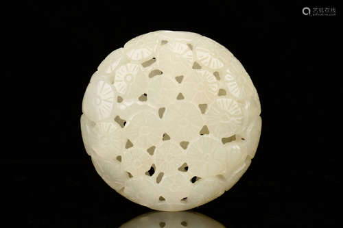 JADE OPENWORK CARVED 'FLOWERS' ORNAMENT