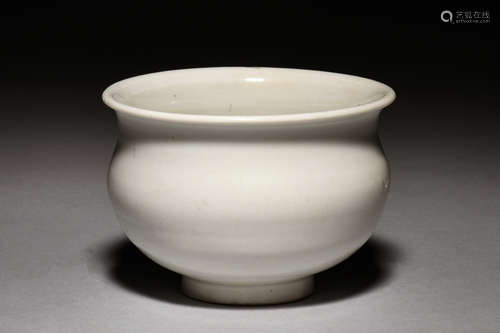 CHINESE WHITE CELADON JAR