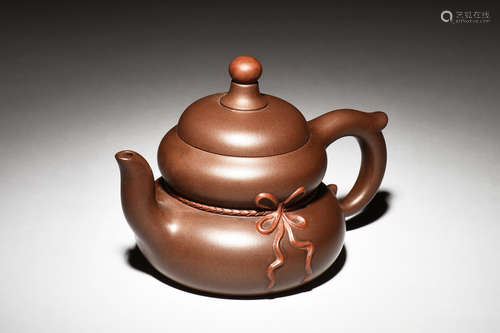 YIXING ZISHA 'DOUBLE GOURD' TEAPOT