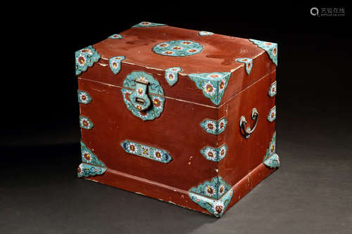 LARGE CHINESE WOODEN BOX