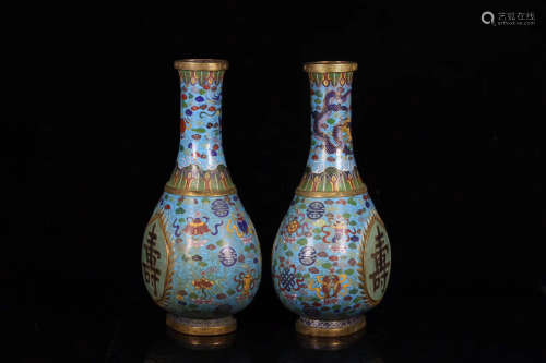 17-19TH CENTURY, A PAIR OF DRAGON PATTERN VASES, QING DYNASTY