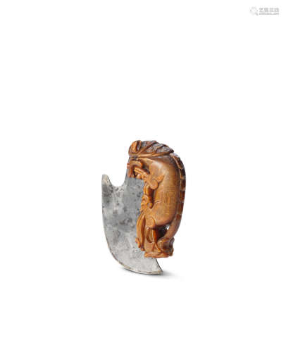 19th century A rare rhinoceros horn lion-handled betel-nut cutter