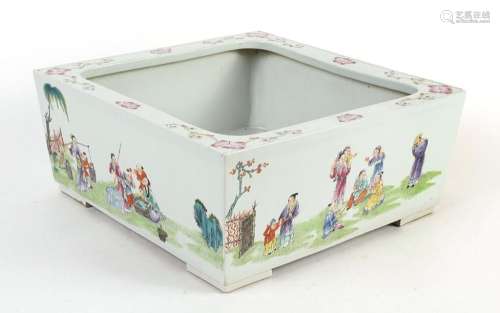 LARGE CHINESE FAMILLE VERTE PORCELAIN PLANTER - Square shape having a lipped edge; decorated on the exterior 4 sides with groups of ...