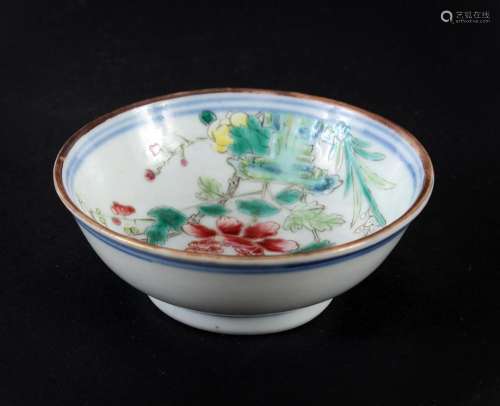 SMALL CHINESE PORCELAIN DISH -19th century. Enamel decoration of flowers and foliage; 4-character mark on base. Good condition. 1.25...