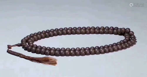 A CHENXIANG WOOD BEADS STRING NECKLACE