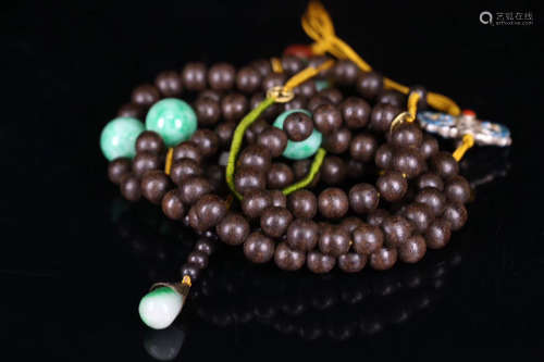 A OLD CHENXIANG WOOD BEADS STRING NECKLACE