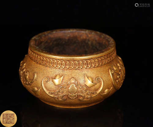 A GILT BRONZE BAT PATTERN CENSER