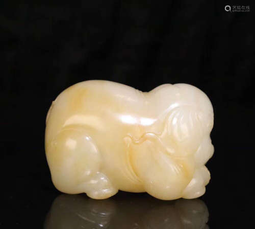 A HETIAN JADE CARVED ELEPHANT SHAPED FIGURE