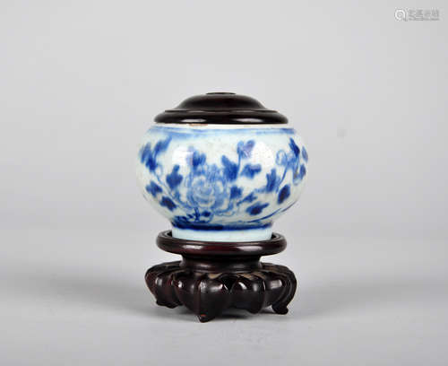 Chinese blue and white porcelain jar.