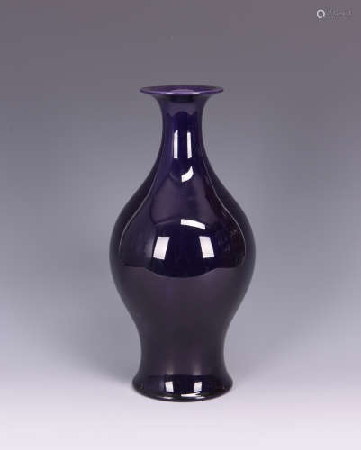 Chinese purple glaze porcelain vase, Qianlong mark.