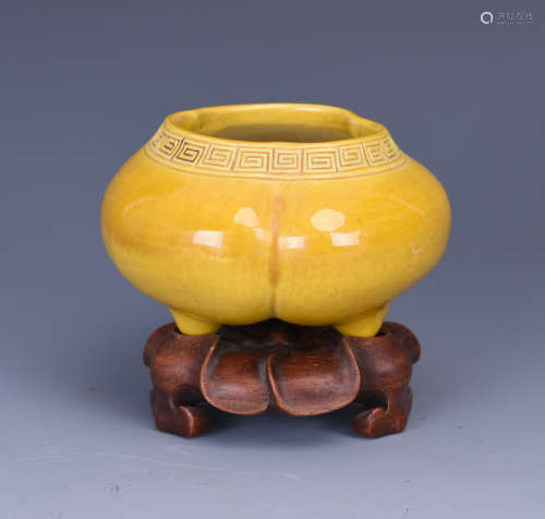 Chinese yellow glaze porcelain brush washer with wood