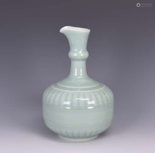 Chinese celadon porcelain vessel, Yongzheng mark.