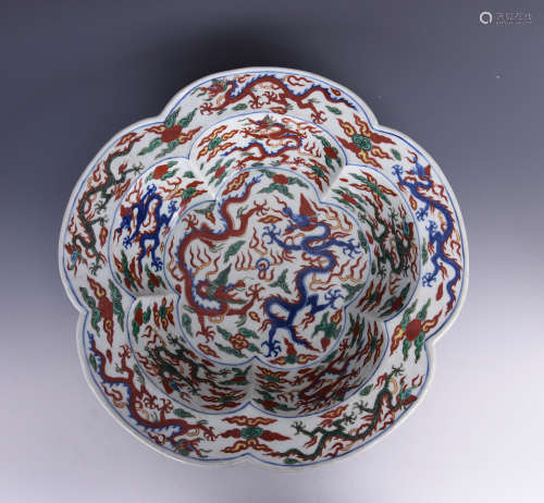 Chinese famille verte porcelain charger, Ming mark.