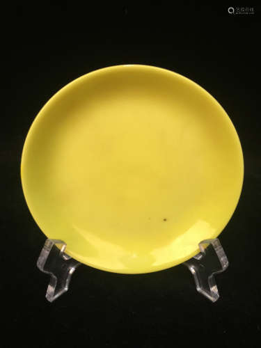 Chinese yellow glaze porcelain dish, Yongzheng mark.
